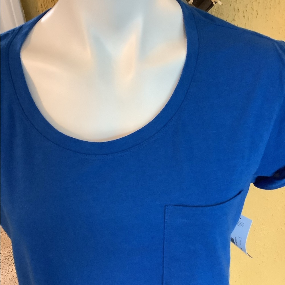 NWT ROUND NECK SHORT SLEEVE TOP - Picture 4 of 5